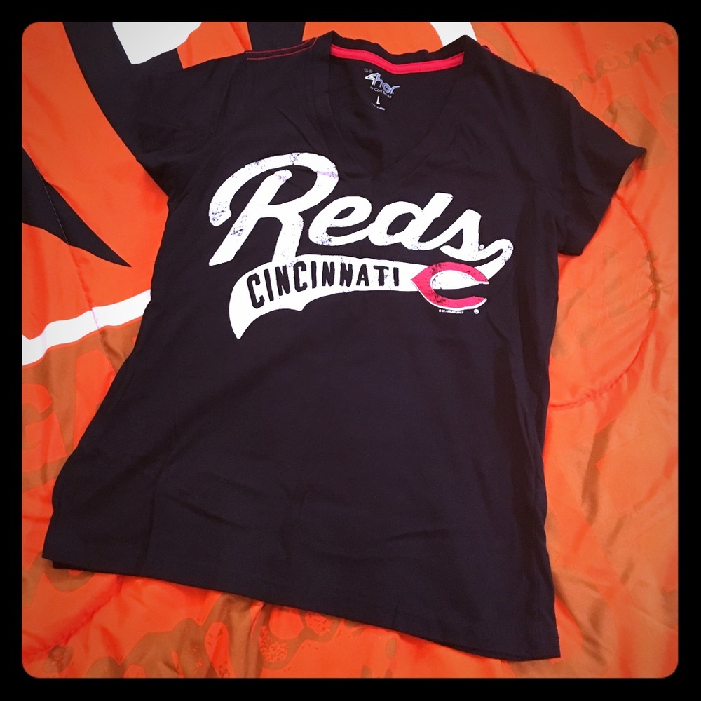 Cincinnati Reds V-Neck